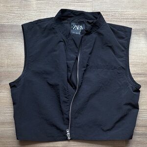 Zara Black Zip-Up Sleeveless Vest